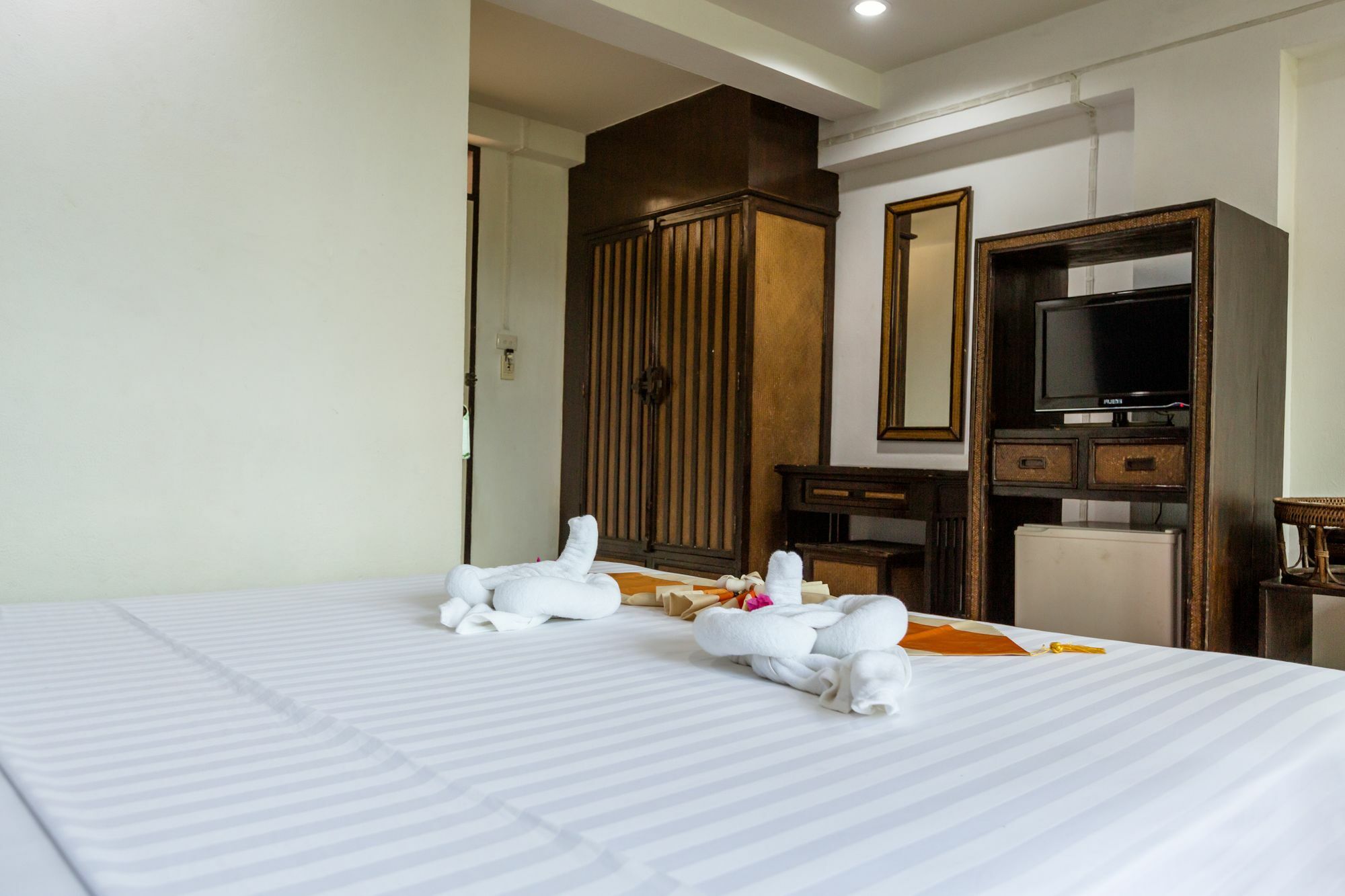 Porterhouse Beach Hotel Patong Ngoại thất bức ảnh