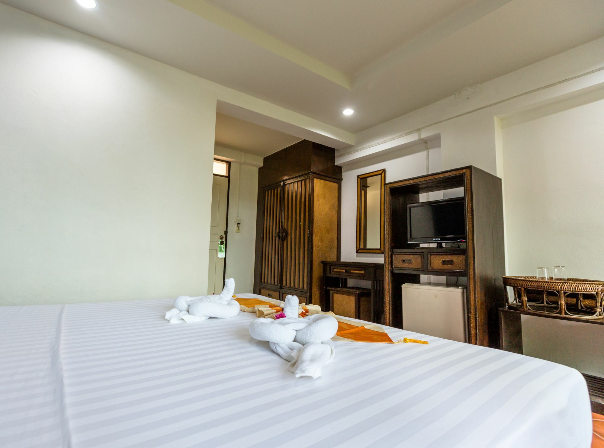 Porterhouse Beach Hotel Patong Ngoại thất bức ảnh